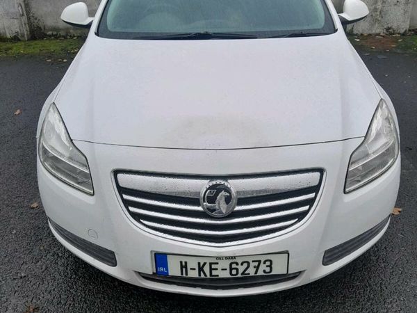 Vauxhall Insignia Hatchback, Diesel, 2011, White