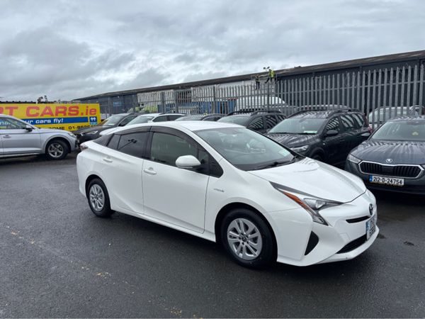 Toyota Prius Hatchback, Petrol Hybrid, 2017, White