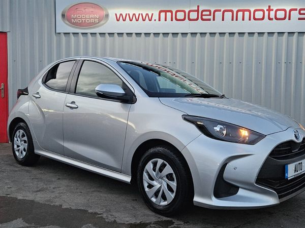 Toyota Yaris Hatchback, Petrol Hybrid, 2021, Silver