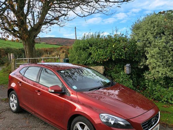 Volvo V40 Hatchback, Diesel, 2013, Red