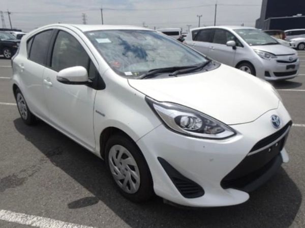 Honda Fit Hatchback, Petrol Hybrid, 2016, White