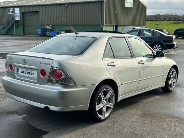 Lexus IS Saloon, Petrol, 2000, Silver
