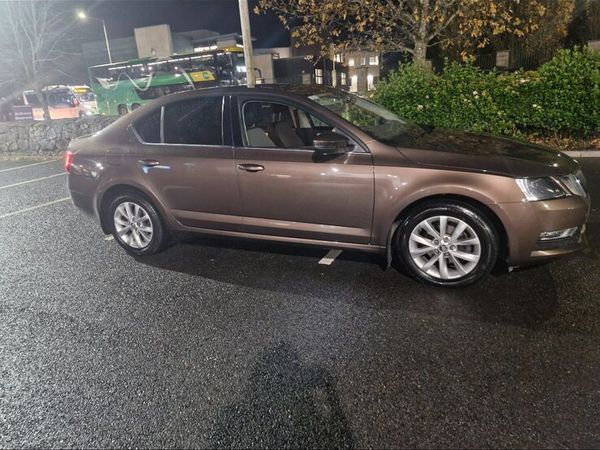 Skoda Octavia Saloon, Diesel, 2018, Brown