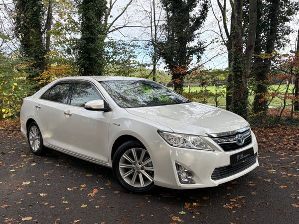 Toyota Camry Saloon, Petrol Hybrid, 2014, White