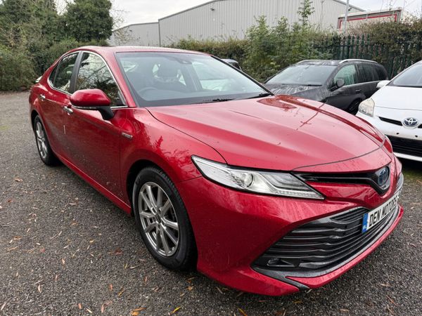 Toyota Camry Saloon, Petrol Hybrid, 2017, Red