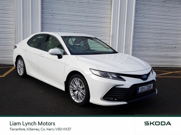 Toyota Camry Saloon, Petrol Hybrid, 2022, White