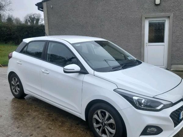 Hyundai i20 Hatchback, Petrol, 2018, White
