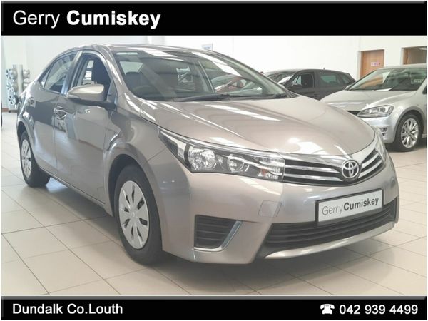 Toyota Corolla Saloon, Diesel, 2015, Gold
