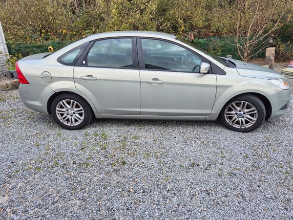 Ford Focus Saloon, Diesel, 2009, Gold