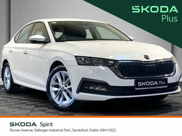 Skoda Octavia Saloon, Petrol, 2022, White