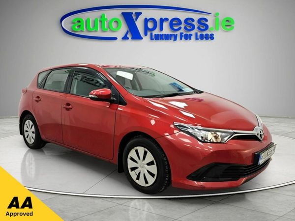 Toyota Auris Hatchback, Diesel, 2016, Red