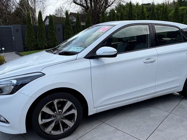 Hyundai i20 Hatchback, Petrol, 2015, White