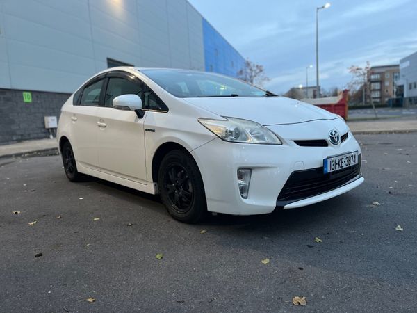 Toyota Prius Hatchback, Petrol Hybrid, 2013, White
