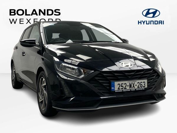Hyundai i20 Hatchback, Petrol, 2025, Black