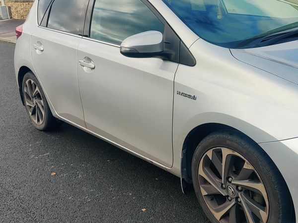 Toyota Auris MPV, Petrol Hybrid, 2016, Silver