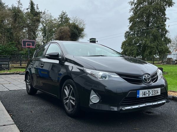 Toyota Auris Hatchback, Diesel, 2014, Black