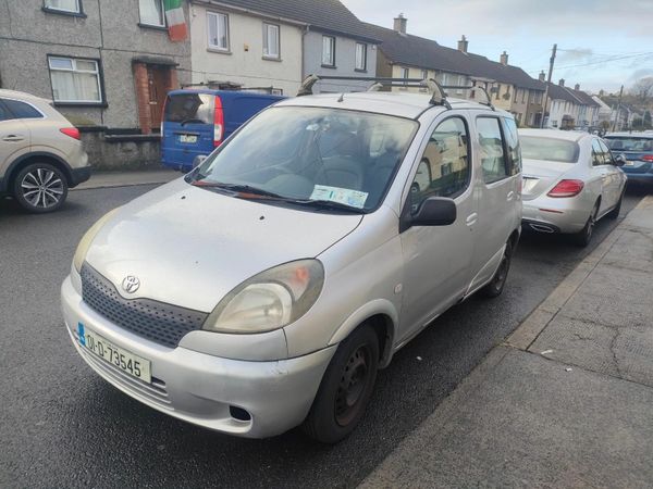 Toyota Yaris Hatchback, Petrol, 2001, Silver