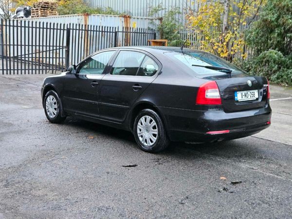 Skoda Octavia Hatchback, Petrol, 2011, Black