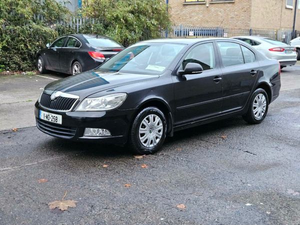Skoda Octavia Hatchback, Petrol, 2011, Black
