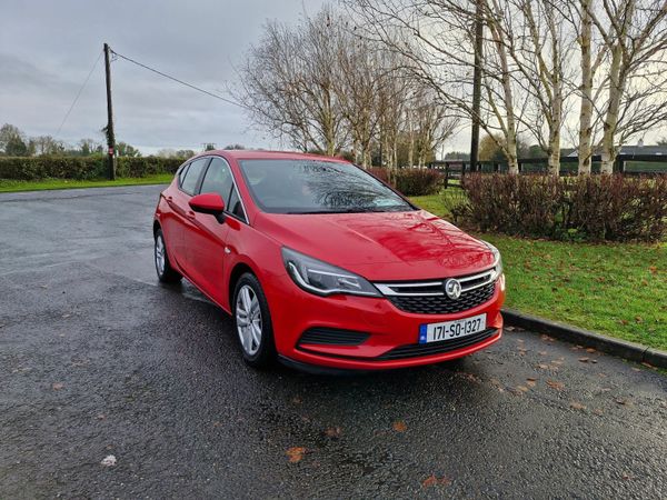 Vauxhall Astra Hatchback, Diesel, 2017, Red