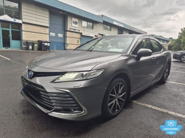 Toyota Camry Saloon, Petrol Hybrid, 2020, Grey