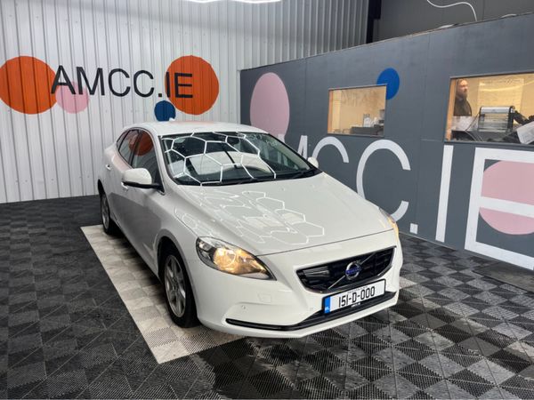 Volvo V40 Hatchback, Diesel, 2015, White
