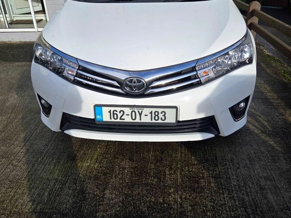 Toyota Corolla Saloon, Diesel, 2016, White