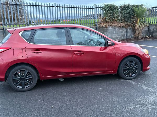 Nissan Pulsar Hatchback, Diesel, 2015, Red