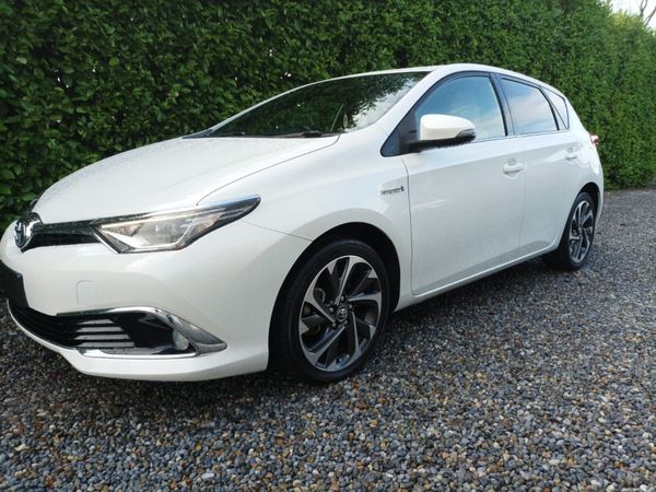 Toyota Auris Hatchback, Petrol Hybrid, 2016, White