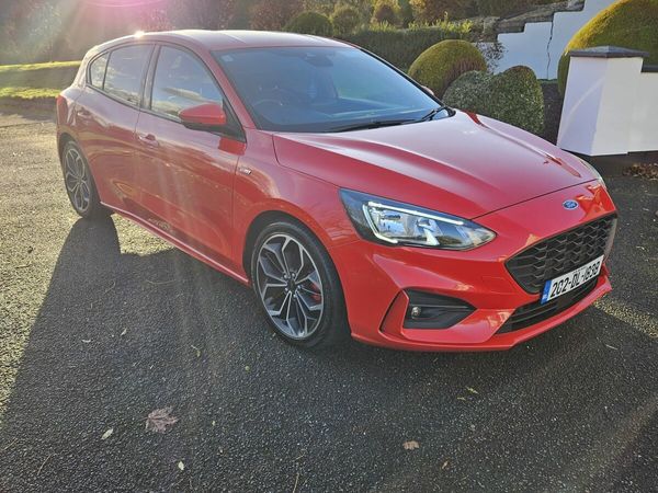Ford Focus Hatchback, Diesel, 2020, Red