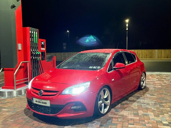 Vauxhall Astra Hatchback, Diesel, 2014, Red