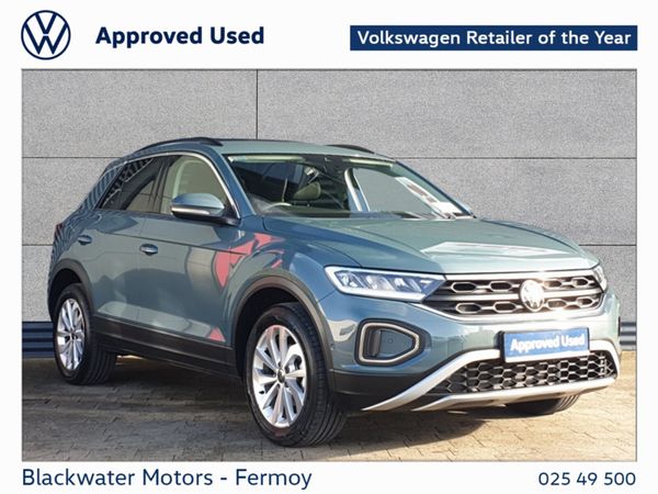 Volkswagen T-Roc SUV, Petrol, 2025, Blue