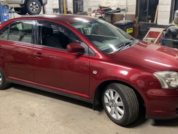 Toyota Avensis Saloon, Petrol, 2006, Red