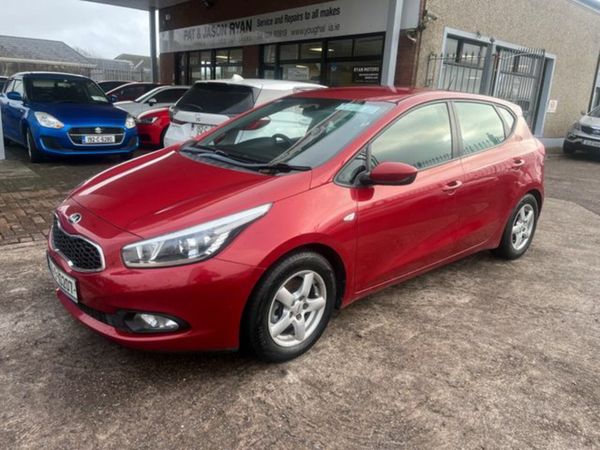 Kia Ceed Hatchback, Diesel, 2014, Red