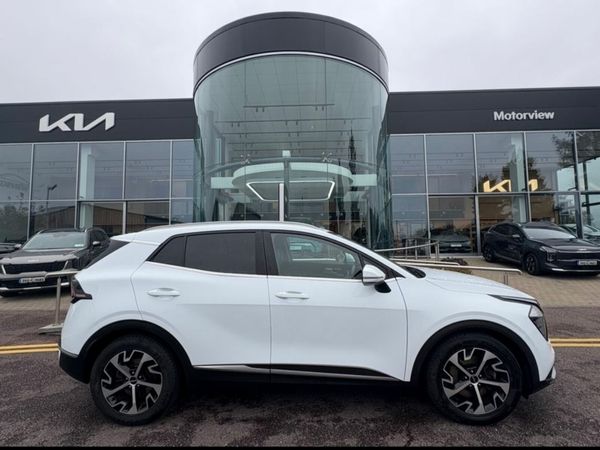 Kia Sportage MPV, Diesel Hybrid, 2023, White