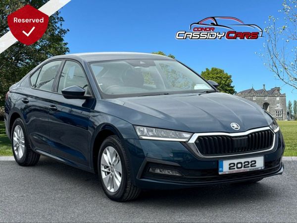 Skoda Octavia Hatchback, Diesel, 2022, Blue