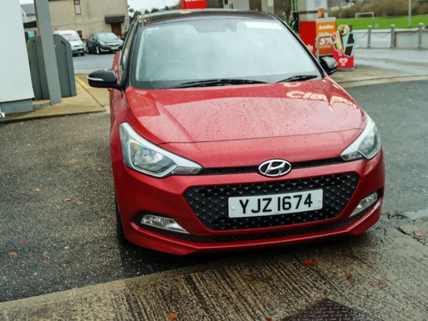 Hyundai i20 Hatchback, Petrol, 2016, Red