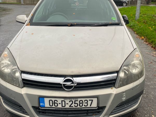 Opel Astra Hatchback, Petrol, 2006, Yellow