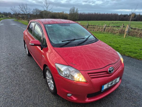 Toyota Auris Hatchback, Diesel, 2012, Red