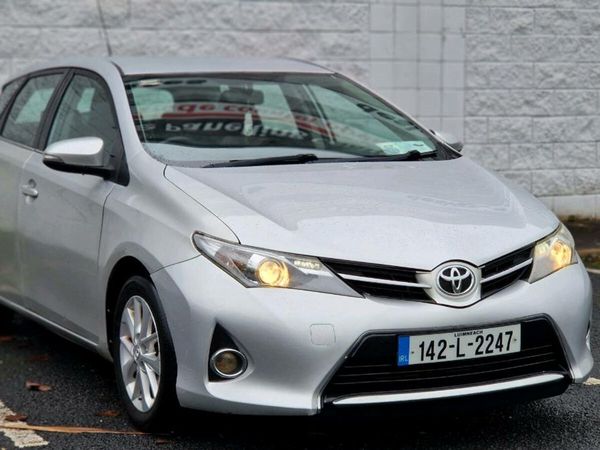 Toyota Auris Hatchback, Petrol, 2014, Silver