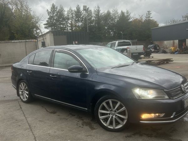 Volkswagen Passat Saloon, Diesel, 2011, Blue