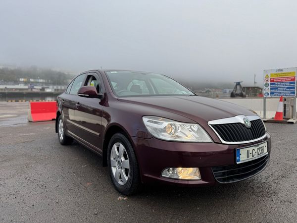 Skoda Octavia Saloon, Diesel, 2011, Red
