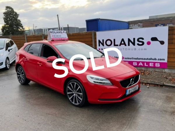 Volvo V40 Hatchback, Diesel, 2018, Red
