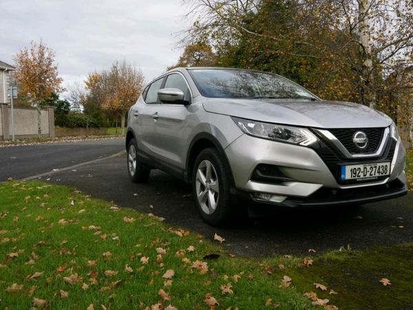 Nissan Qashqai Hatchback, Diesel, 2019, Silver