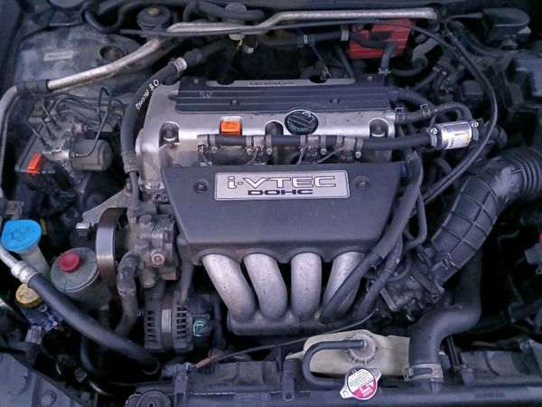 Honda Accord Saloon, Petrol, 2005, Silver