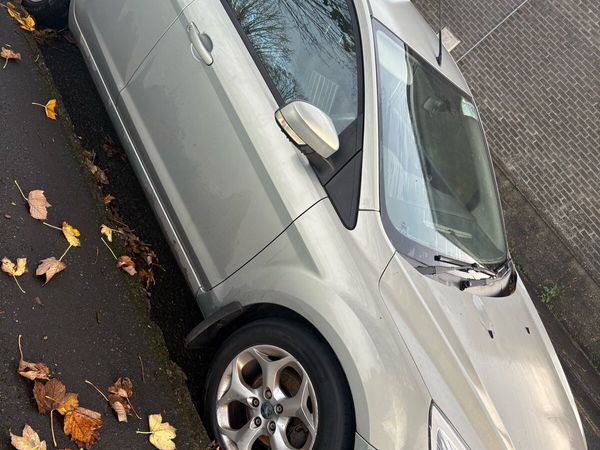 Ford Focus Hatchback, Diesel, 2010, Gold