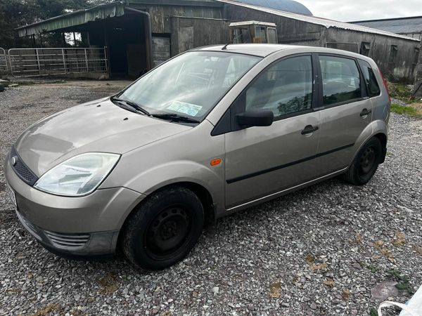 Ford Fiesta Hatchback, Petrol, 2004, Silver