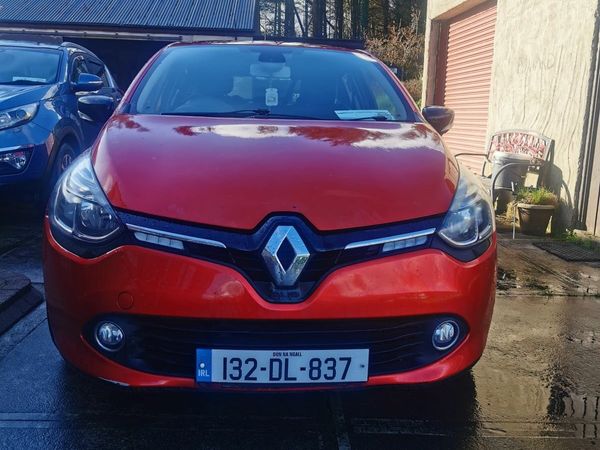 Renault Clio Hatchback, Diesel, 2013, Red