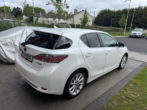 Lexus CT Hatchback, Petrol Hybrid, 2011, White