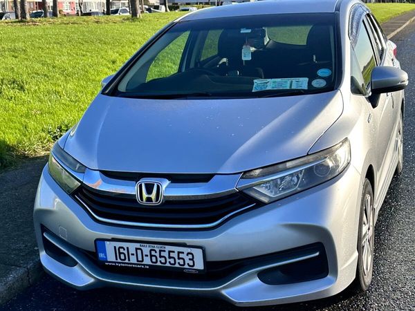 Honda Shuttle MPV, Petrol Hybrid, 2016, Silver